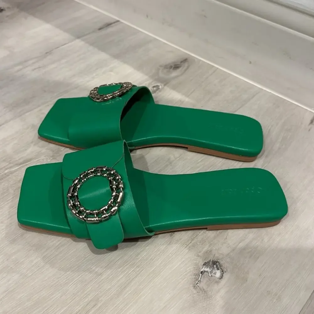 Open Edit Lely NWT Flat Sandals with Silver Buckle in Kelly Green. No Box - Picture 5 of 8